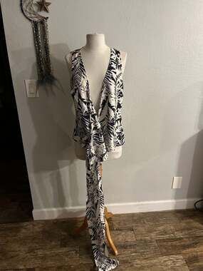 Ann Taylor 100% Silk Tropical Leaf Print Sleeveless Wrap Tie Back Top